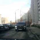 Наглый водитель за рулем Инфинити с ГРЗ В333ВВ 21RUS попытался протаранить авто во дворе дома 23 по ул. Гагарина, а потом скрылся с места ДТП Наглый водитель за рулем Инфинити с ГРЗ В333ВВ 21RUS попытался протаранить авто во дворе дома 23 по ул. Гагарина, а потом скрылся с места ДТП