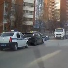 Молодой водитель Калины при развороте ударил Ford Focus на улице Ленинского Комсомола Молодой водитель Калины при развороте ударил Ford Focus на улице Ленинского Комсомола